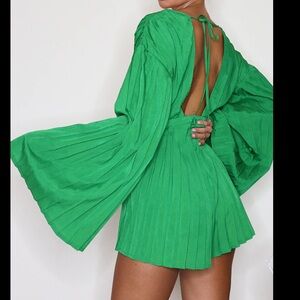 PRETTYLITTLETHING BELL SLEEVE ROMPER, GREAT CONDITION! Size 0!